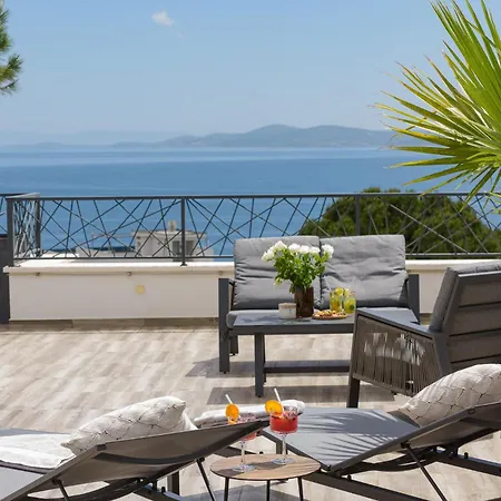 Apartamento Azure Pine Private Rooftop Terrace & Jacuzzi