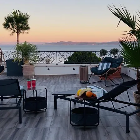 Azure Pine Private Rooftop Terrace & Jacuzzi Apartamento