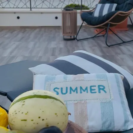 Azure Pine Private Rooftop Terrace & Jacuzzi Apartamento Trogir