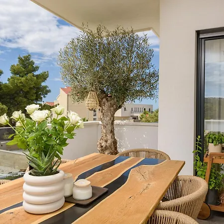 Apartamento Azure Pine Private Rooftop Terrace & Jacuzzi Trogir