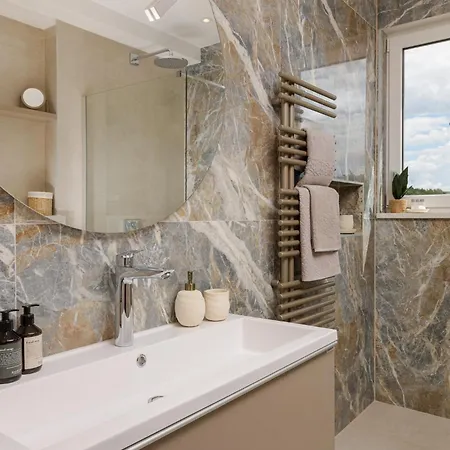 Azure Pine Private Rooftop Terrace & Jacuzzi Apartamento *