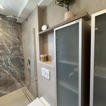 Azure Pine Private Rooftop Terrace & Jacuzzi Apartamento