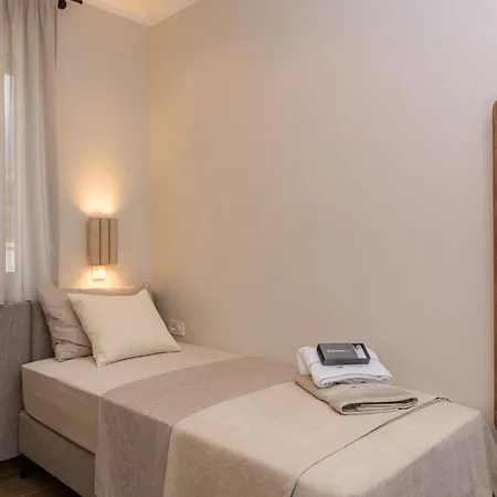 Azure Pine Private Rooftop Terrace & Jacuzzi Apartamento Trogir