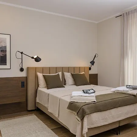 Azure Pine Private Rooftop Terrace & Jacuzzi Apartamento