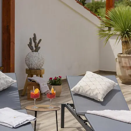 Azure Pine Private Rooftop Terrace & Jacuzzi Apartamento