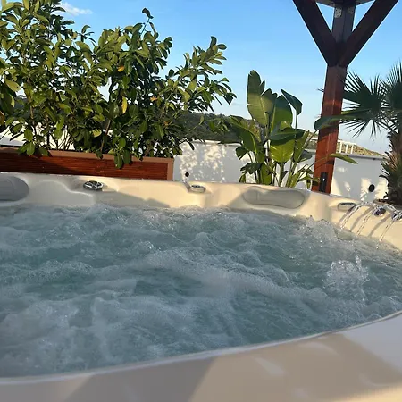 Apartamento Azure Pine Private Rooftop Terrace & Jacuzzi *