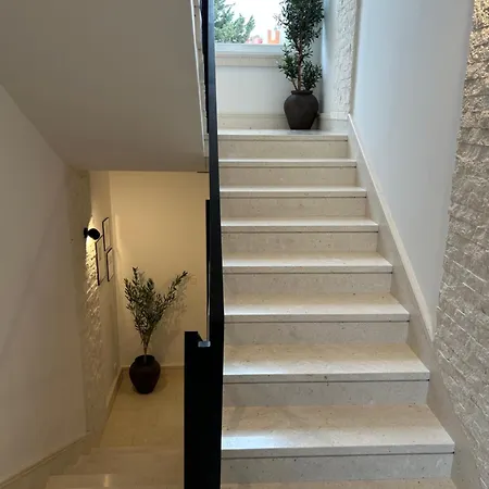Apartamento Azure Pine Private Rooftop Terrace & Jacuzzi