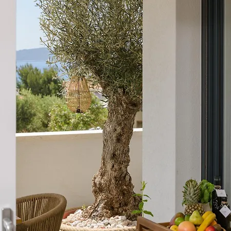 Azure Pine Private Rooftop Terrace & Jacuzzi *