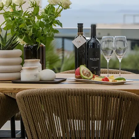 Azure Pine Private Rooftop Terrace & Jacuzzi Apartamento