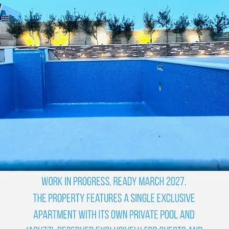 Azure Pine Residence Private Heated Pool & Rooftop Jacuzzi *