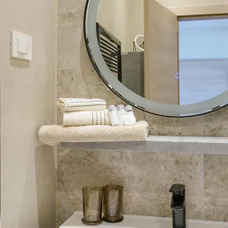 Azure Pine Residence Private Heated Pool & Rooftop Jacuzzi Appartement